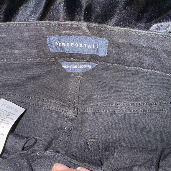 Brand new Aeropostale 
black 
skinny 
high rise jeans
4 long - Picture 3 of 3